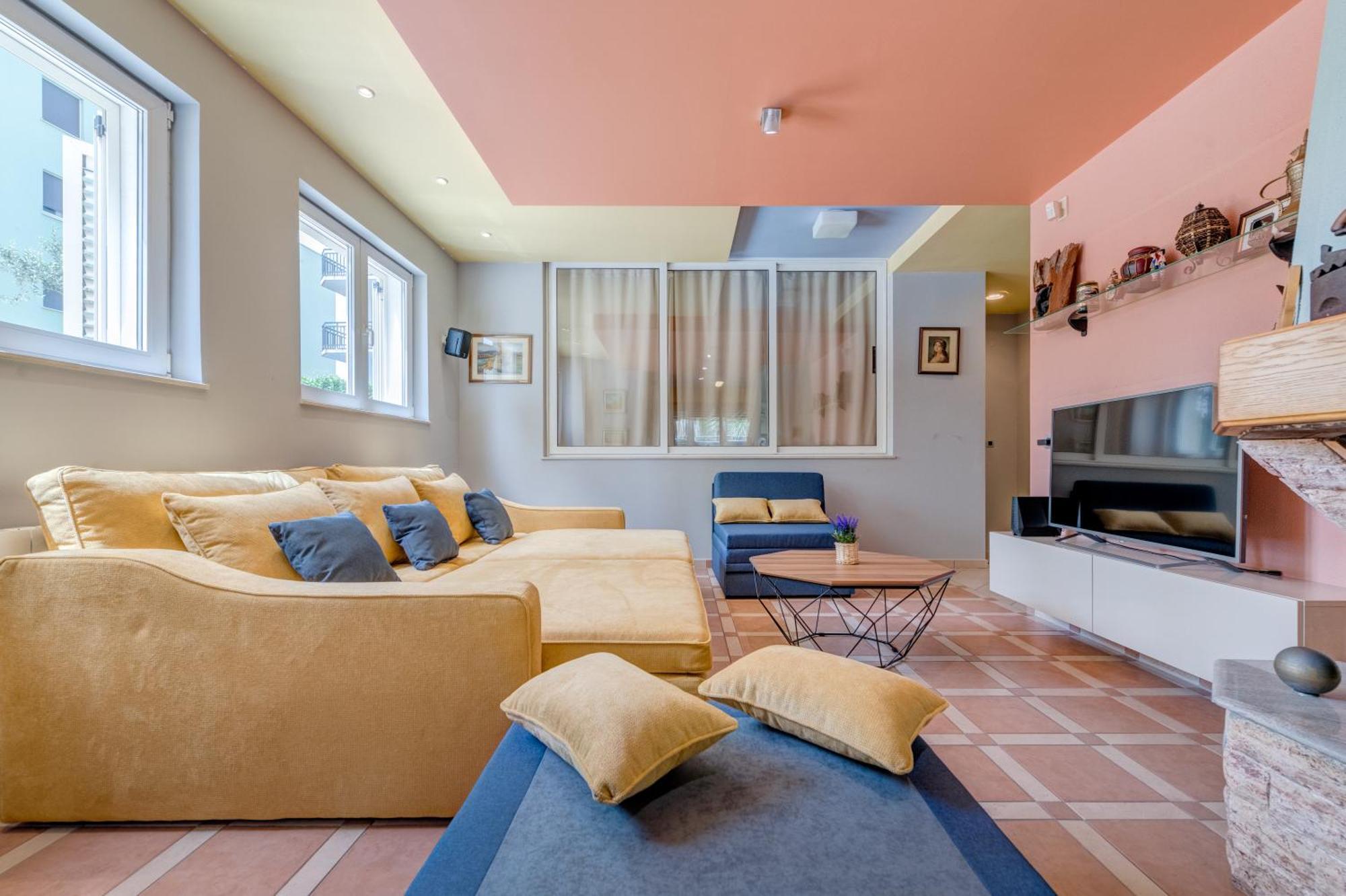 Blue Dolphin Apartment - Private Indoor Pool, Jacuzzi, Garden Split Exteriér fotografie