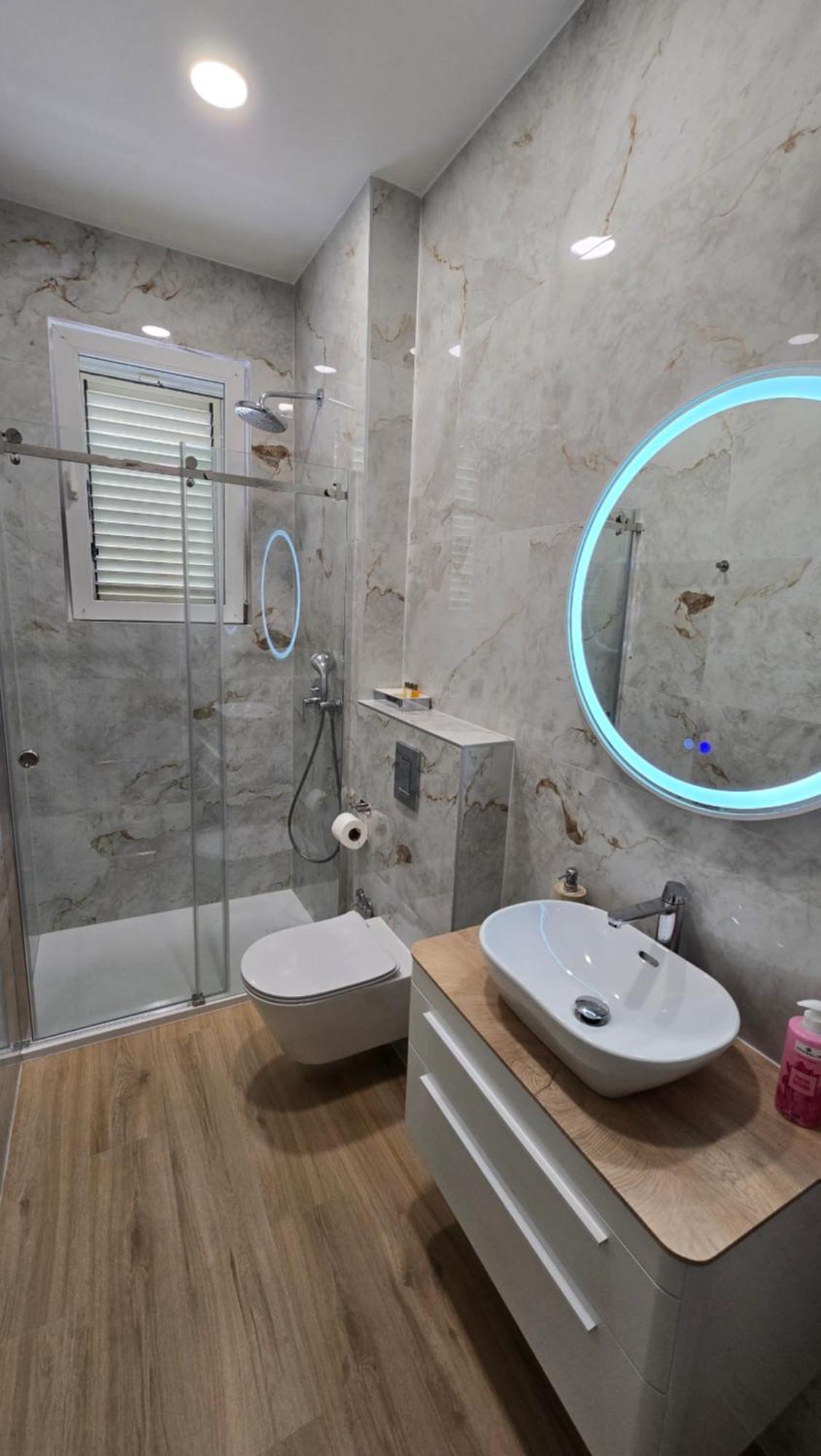Blue Dolphin Apartment - Private Indoor Pool, Jacuzzi, Garden Split Exteriér fotografie